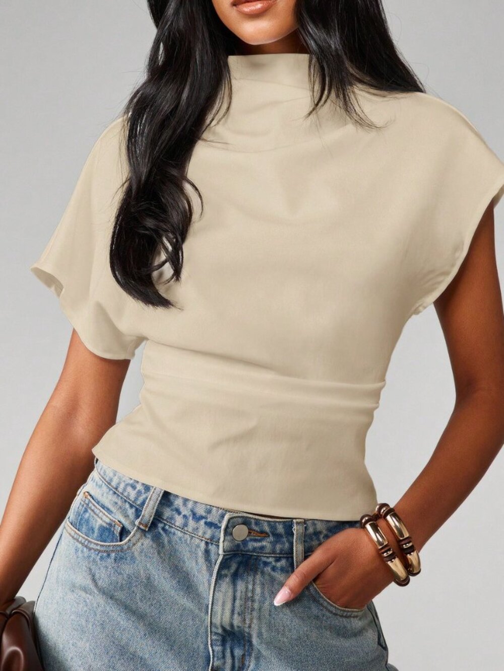 Cream Casual Women's Mock Neck Knit Top With Short Sleeves And Fitted Silhouette